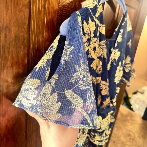 SLNY Blue and Cream Floral Maxi Dress - Picture 2 of 4